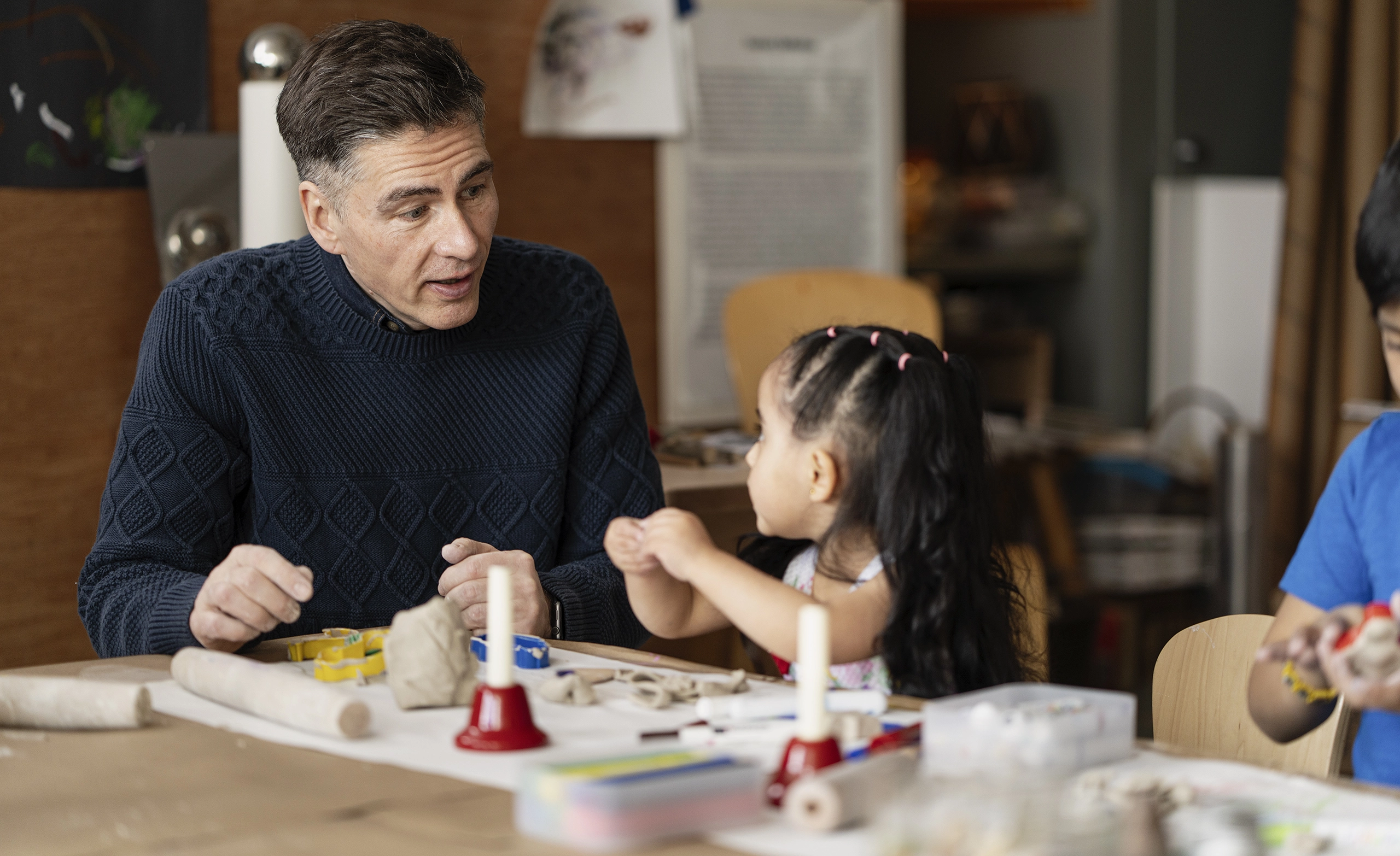 Photo of a staff member with a child in art class